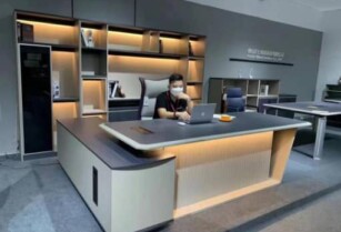 Spacious Executive Office Table with Extension – Now Available (Call 08144280912)