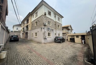 Distress Sale: Luxury 3 Bedroom Apartment for Sale in Magodo Shangisha (Call 08033636855)