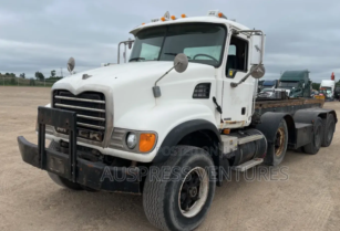 Mack CV713 Roll-Off Truck – 6 Cylinder Diesel, 9-Speed Manual – Call +2348039178431
